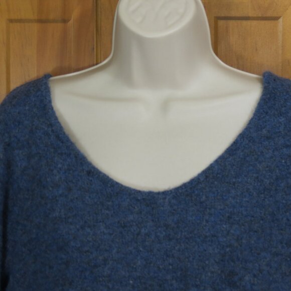 Oly Blue Sweater Scoop Neck Long Sleeve 5% Wool Size Large - Picture 2 of 10